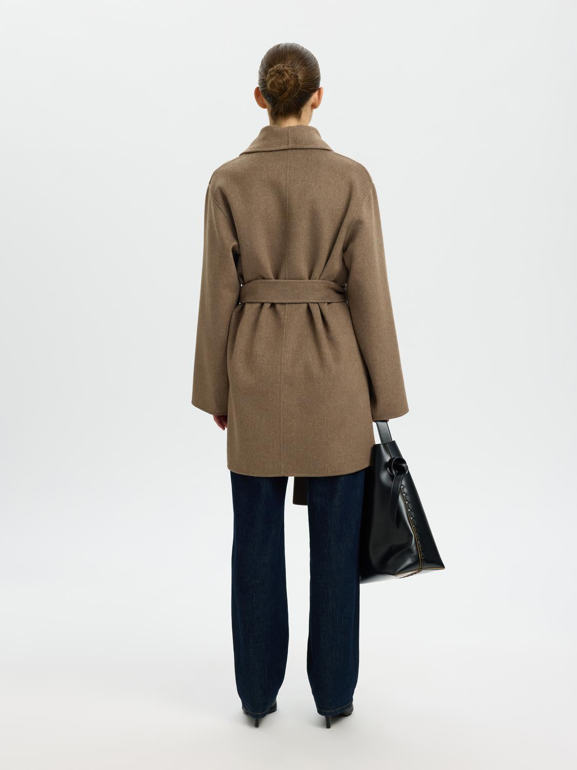 model_shot-back